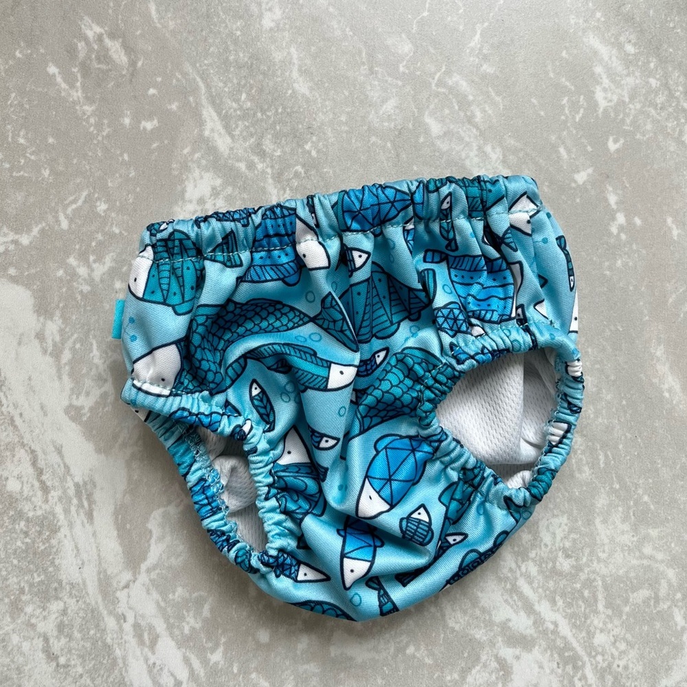 [The Honest Company] Blue Fish Swim Diaper- Small (11-18lbs)